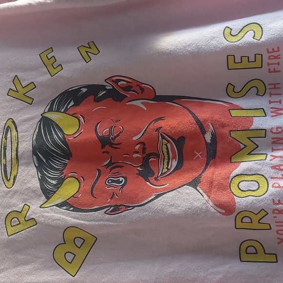 Broken Promises playing with fire 🔥 Pink Crewneck Graphic T- Shirt Large - Picture 2 of 5
